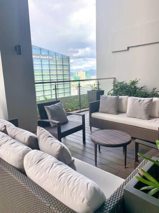 Cosy Executive 1 Bedroom Uptown Parksuites Ultra Fast Internet Manilla Buitenkant foto