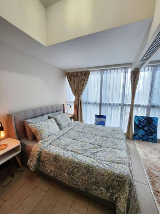 Cosy Executive 1 Bedroom Uptown Parksuites Ultra Fast Internet Manilla Buitenkant foto