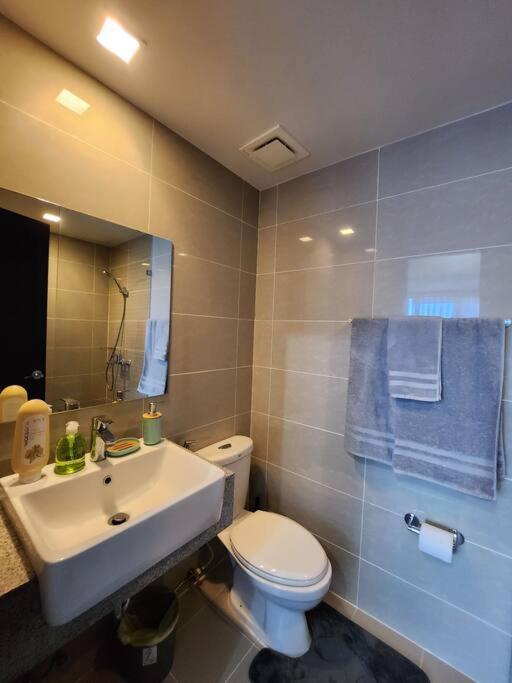 Cosy Executive 1 Bedroom Uptown Parksuites Ultra Fast Internet Manilla Buitenkant foto