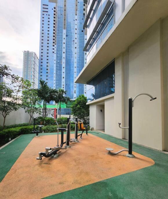 Cosy Executive 1 Bedroom Uptown Parksuites Ultra Fast Internet Manilla Buitenkant foto