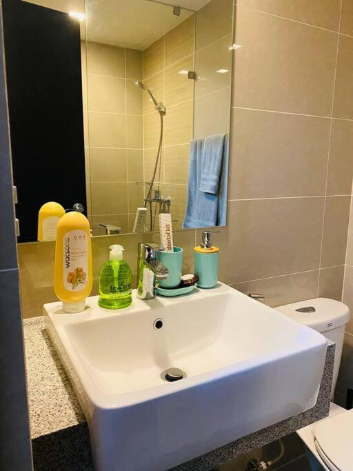 Cosy Executive 1 Bedroom Uptown Parksuites Ultra Fast Internet Manilla Buitenkant foto