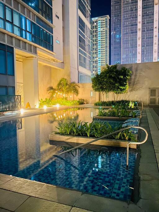 Cosy Executive 1 Bedroom Uptown Parksuites Ultra Fast Internet Manilla Buitenkant foto