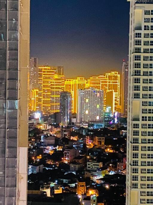 Cosy Executive 1 Bedroom Uptown Parksuites Ultra Fast Internet Manilla Buitenkant foto
