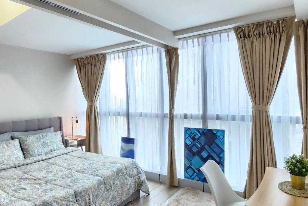Cosy Executive 1 Bedroom Uptown Parksuites Ultra Fast Internet Manilla Buitenkant foto